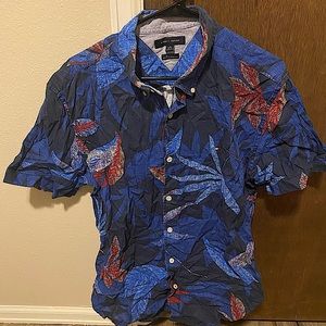 Hawaiian Island type themed Tommy Hilfiger short sleeve shirt